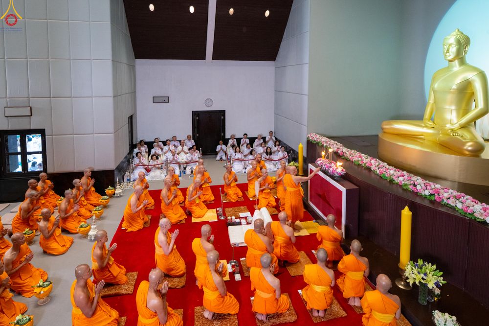 ภาพ No.330854:วันวิสาขบูชา อาทิตย์ที่ 31 พฤษภาคม พ.ศ.2569 พิธีบรรพชาสามเณรอุบาสก 11 ท่าน , พิธีถวายบาตรผ้าไตร และจตุปัจจัยไทยธรรม แด่สามเณร , พิธีอุปสมบทอุทิศชีวิต , พิธีกล่าวคำกัปปิยภัณฑ์  ณ อุโบสถพระไตรปิฎก วัดพระธรรมกาย จังหวัดปทุมธานี