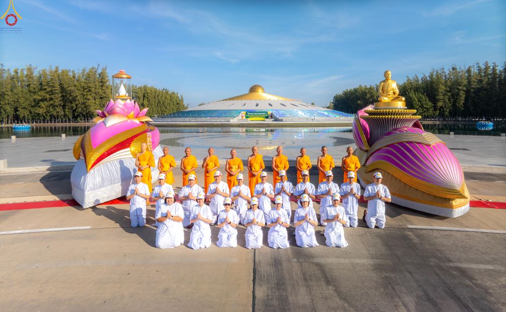 ภาพ No.296124:ภาพเบื้องหลังอาสาสมัครรวมใจ ชุดที่ 1 ในโครงการธรรมยาตรา กตัญญูบูชา มหาปูชนียาจารย์ พระมงคลเทพมุนี(สด จนฺทสโร) พระผู้ปราบมาร อนุสรณ์สถาน 7 แห่ง ปีที่ 14