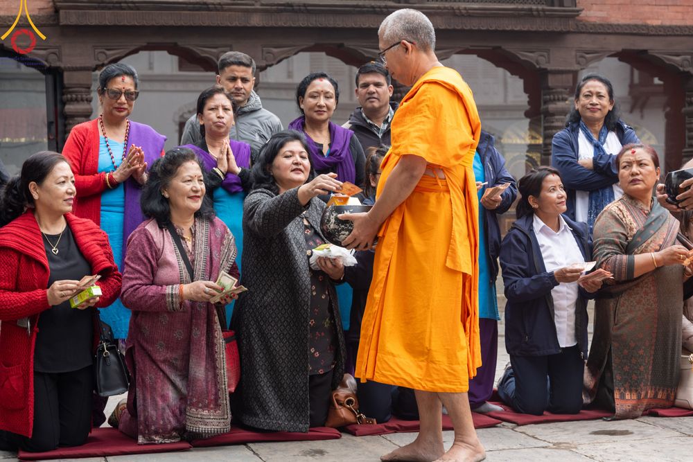 ภาพ No.317202:วันจันทร์ที่ 30 มีนาคม พ.ศ.2569 จาริกบิณฑบาตสยมภูนาทสู่พระราชวังหนุมานโดกา ประเทศเนปาล