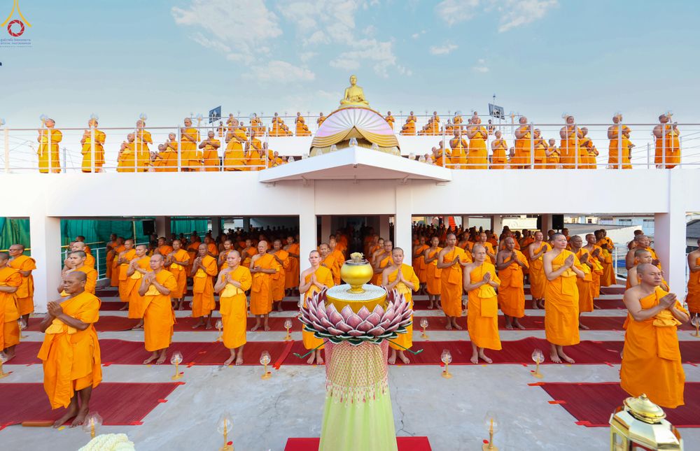 ภาพ No.302817:วันที่ 24 มกราคม พ.ศ. 2569 พิธีจุดประทีปธรรมถวายเป็นพุทธบูชา  และบูชาธรรมมหาปูชนียาจารย์  ณ อาคารธรรมยาตรา กตัญญูบูชามหาปูชนียาจารย์  ตรงข้ามวัดปากน้ำภาษีเจริญ จ.กรุงเทพมหานคร ในโครงการธรรมยาตรา กตัญญูบูชา มหาปูชนียาจารย์ พระมงคลเทพมุนี(สด จนฺทสโร) พระผู