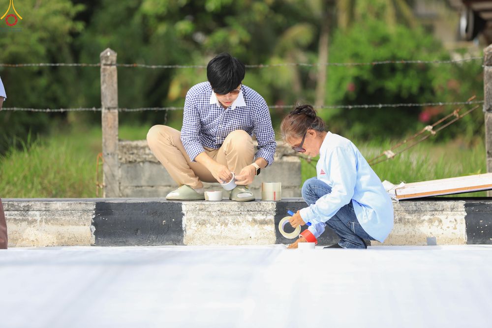 ภาพ No.280870:วันที่ 27 ธันวาคม พ.ศ.2568 คณะสงฆ์และเจ้าหน้าที่ทุกสังกัด ช่วยกันเตรียมงานตักบาตรพระ 1,000 รูป จ.สตูล