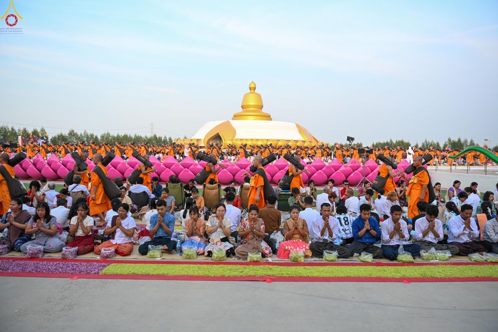 ภาพ No.299557:วันที่ 18 มกราคม พ.ศ. 2569 พิธีต้อนรับพระธรรมยาตรา (ภาพชุดที่ 2) ณ อนุสรณ์สถานลำดับที่ 5  สถานที่เผยแผ่วิชชาธรรมกายครั้งแรก อนุสรณ์สถานบางปลา วัดบางปลา อำเภอบางเลน จังหวัดนครปฐม ในโครงการธรรมยาตรา กตัญญูบูชา มหาปูชนียาจารย์ พระมงคลเทพมุนี(สด จนฺทสโร) พระ