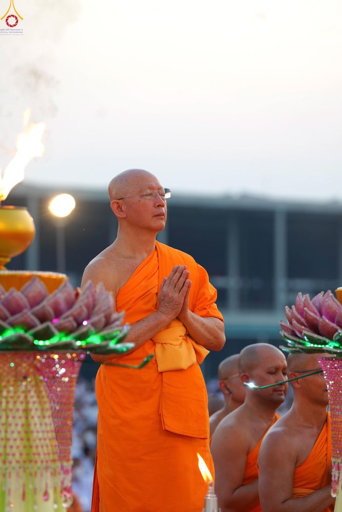 ภาพ No.307608:วันที่ 31 มกราคม พ.ศ. 2569 พิธีจุดประทีปธรรมถวายเป็นพุทธบูชา  และบูชาธรรมมหาปูชนียาจารย์ (ภาพชุดที่ 2) ณ วัดพระธรรมกาย ปทุมธานี ในโครงการธรรมยาตรา กตัญญูบูชา มหาปูชนียาจารย์ พระมงคลเทพมุนี(สด จนฺทสโร) พระผู้ปราบมาร อนุสรณ์สถาน 7 แห่ง ปีที่ 14