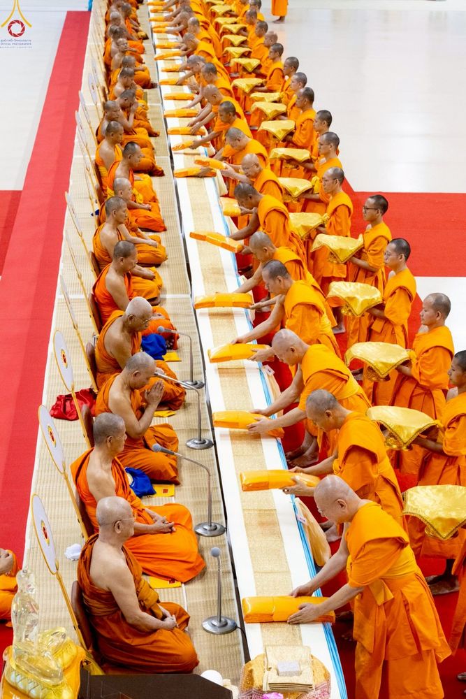 ภาพ No.233862:วันเสาร์ที่ 19 กรกฎาคม พ.ศ.2568 วันมหารำลึก ครั้งที่ 35 พิธีรำลึกถึงนักสร้างบารมี , พิธีสวดพระพุทธมนต์ , พิธีทอดผ้าบังสกุลและถวายไทยธรรม วัดพระธรรมกาย