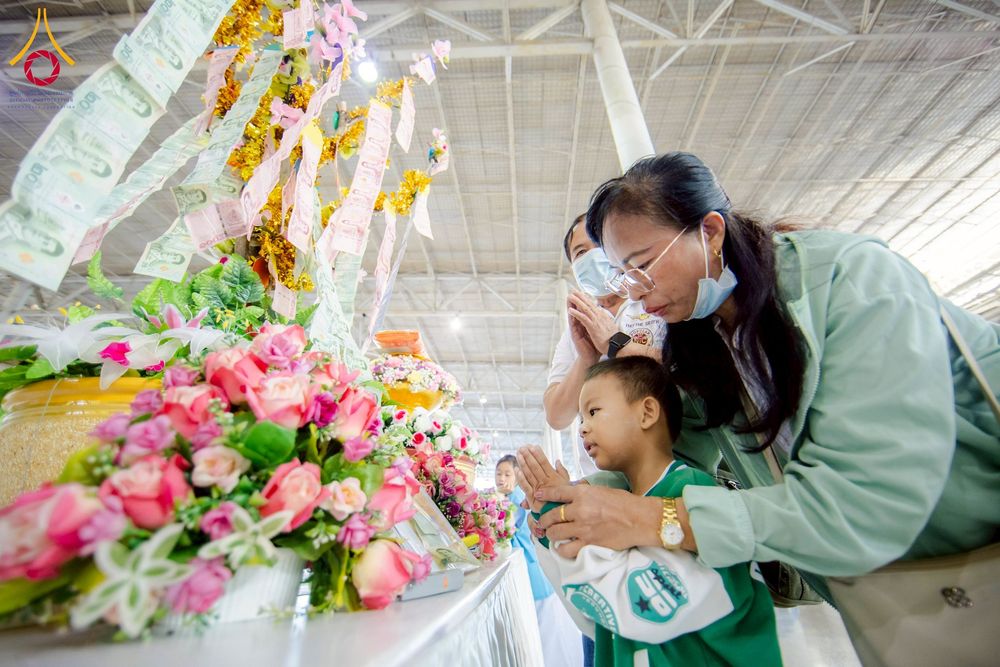 ภาพ No.277089:วันอาทิตย์ที่ 7 ธันวาคม พ.ศ. 2568 พิธีตักบาตรอาทิตย์ต้นเดือน ณ บ้านแก้วเรือนทองคุณยายฯ วัดพระธรรมกาย