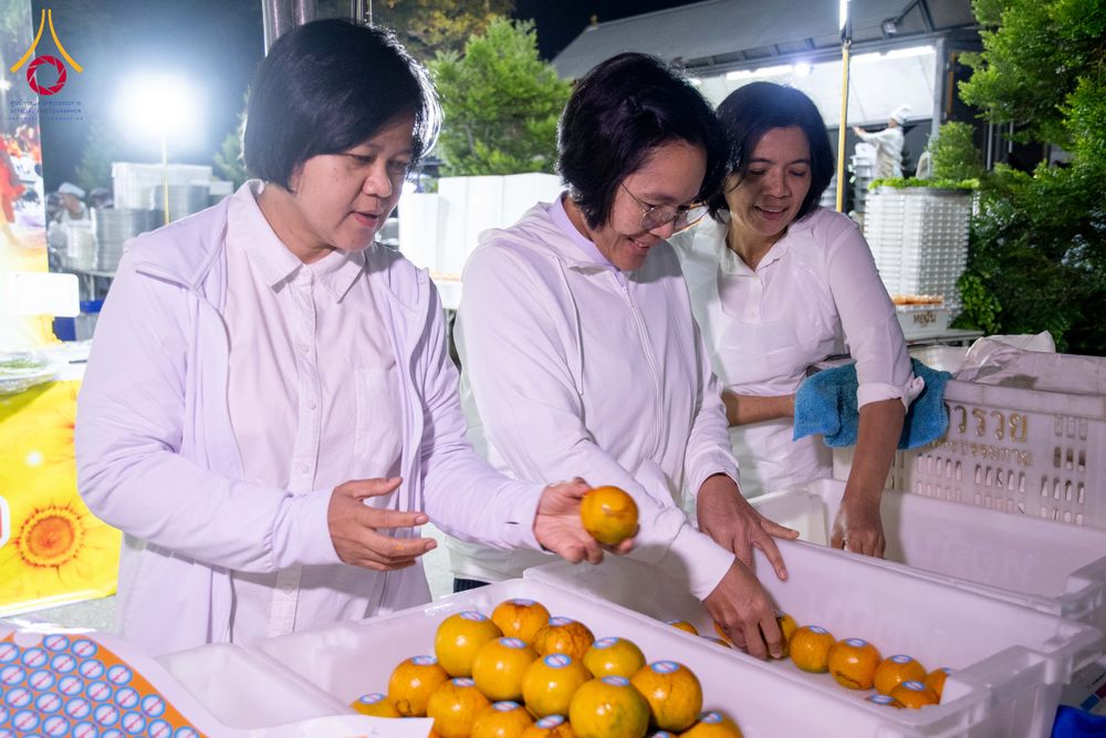 ภาพ No.288202:วันที่ 5 มกราคม พ.ศ. 2569 พิธีถวายภัตตาหารเป็นสังฆทาน แด่พระธรรมยาตรา ในโครงการธรรมยาตรา กตัญญูบูชา มหาปูชนียาจารย์ พระมงคลเทพมุนี(สด จนฺทสโร) พระผู้ปราบมาร อนุสรณ์สถาน 7 แห่ง ปีที่ 14 ณ อนุสรณ์สถานมหาวิหารพระมงคลเทพมุนี (โลตัสแลนด์) อ.สองพี่น้อง จ.สุพรร