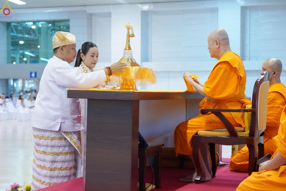 ภาพ No.327748:วันที่ 3 พฤษภาคม พ.ศ.2569 พิธีรับมอบพระบรมสารีริกธาตุ จากสาธารณรัฐแห่งสหภาพเมียนมา ณ ห้องแก้วสารพัดนึก วัดพระธรรมกาย