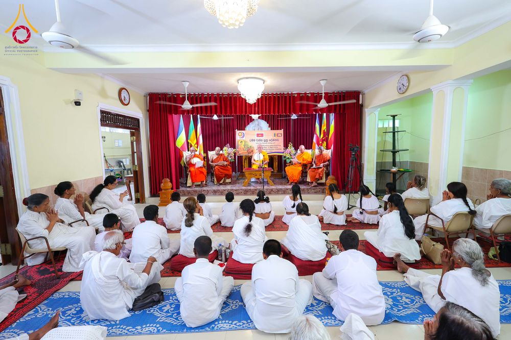 ภาพ No.317841:วันที่ 1 เมษายน พ.ศ. 2569 พิธีสวดธัมมจักกัปปวัตตนสูตรนานาชาติ ในวันพระใหญ่ ขึ้น 15 ค่ำ เดือน 5 (Poya Day)  ณ ศรีธรรมนันทะปิริเวนะ เเละ  วัดวิมลวิหาร นาวละ ประเทศศรีลังกา