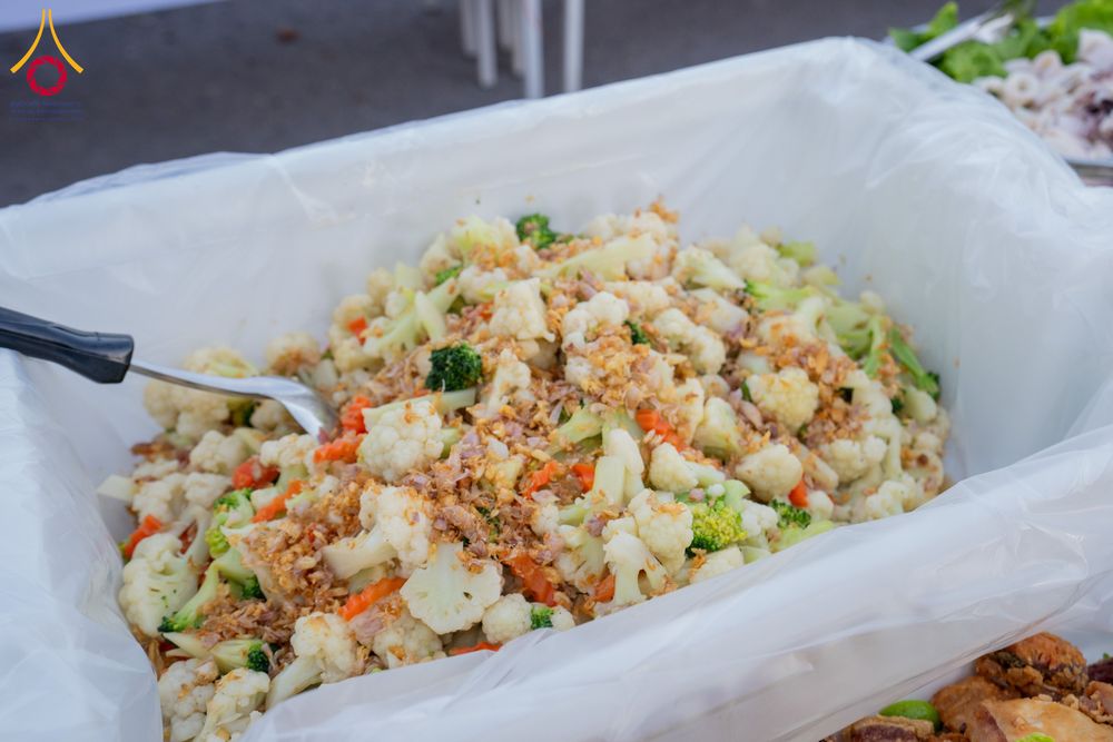 ภาพ No.288351:วันที่ 5 มกราคม พ.ศ. 2569 พิธีถวายภัตตาหารเป็นสังฆทาน แด่พระธรรมยาตรา ในโครงการธรรมยาตรา กตัญญูบูชา มหาปูชนียาจารย์ พระมงคลเทพมุนี(สด จนฺทสโร) พระผู้ปราบมาร อนุสรณ์สถาน 7 แห่ง ปีที่ 14 ณ อนุสรณ์สถานมหาวิหารพระมงคลเทพมุนี (โลตัสแลนด์) อ.สองพี่น้อง จ.สุพรร