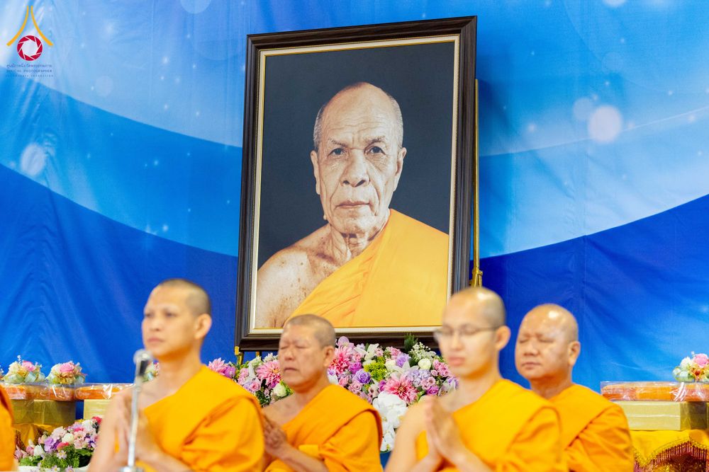 ภาพ No.288869:วันที่ 6 มกราคม พ.ศ. 2569 พิธีถวายภัตตาหารเป็นสังฆทาน แด่พระธรรมยาตรา ในโครงการธรรมยาตรา กตัญญูบูชา มหาปูชนียาจารย์ พระมงคลเทพมุนี(สด จนฺทสโร) พระผู้ปราบมาร อนุสรณ์สถาน 7 แห่ง ปีที่ 14 ณ อนุสรณ์สถานมหาวิหารพระมงคลเทพมุนี (โลตัสแลนด์) อ.สองพี่น้อง จ.สุพรร