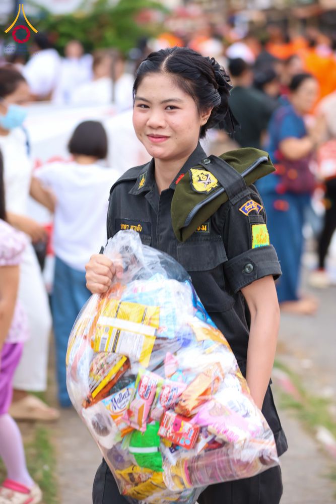 ภาพ No.336914:วันเสาร์ที่ 27 มิถุนายน 2569 พิธีตักบาตรพระ 1,345 รูป  ณ ข่วงสันกำแพง อำเภอสันกำแพง จังหวัดเชียงใหม่