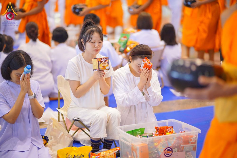 ภาพ No.308220:วันที่ 1  กุมภาพันธ์ พ.ศ. 2569 พิธีตักบาตรข้าวสารอาหารแห้ง ณ บ้านแก้วเรือนทองคุณยาย สภาธรรมกายสากล วัดพระธรรมกาย