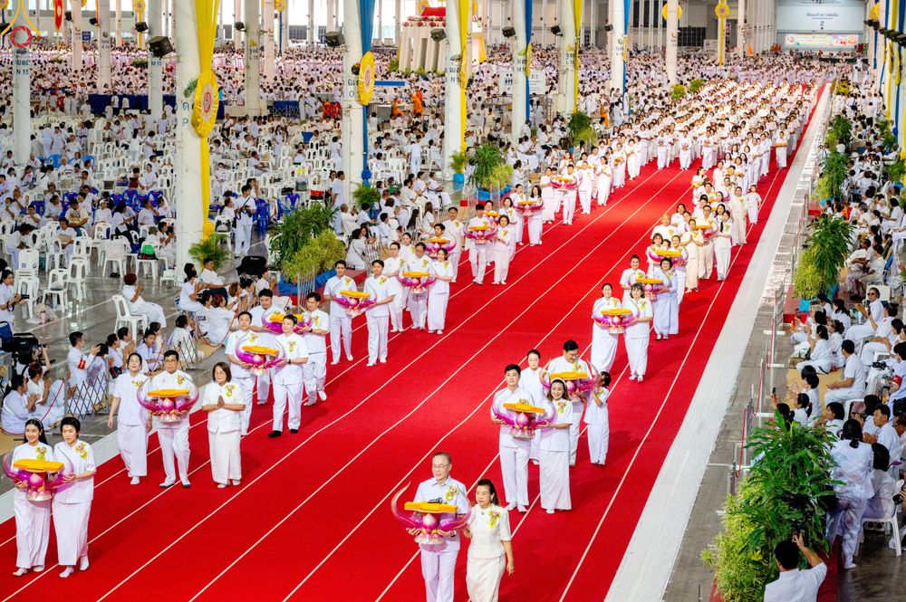 ภาพ No.318444:วันอาทิตย์ต้นเดือนที่ 5 เมษายน พ.ศ.2569 พิธีทอดผ้าป่าสมทบมหาสังฆทาน 40,000 กว่าวัดทั่วประเทศ ณ สภาธรรมกายสากล วัดพระธรรมกาย