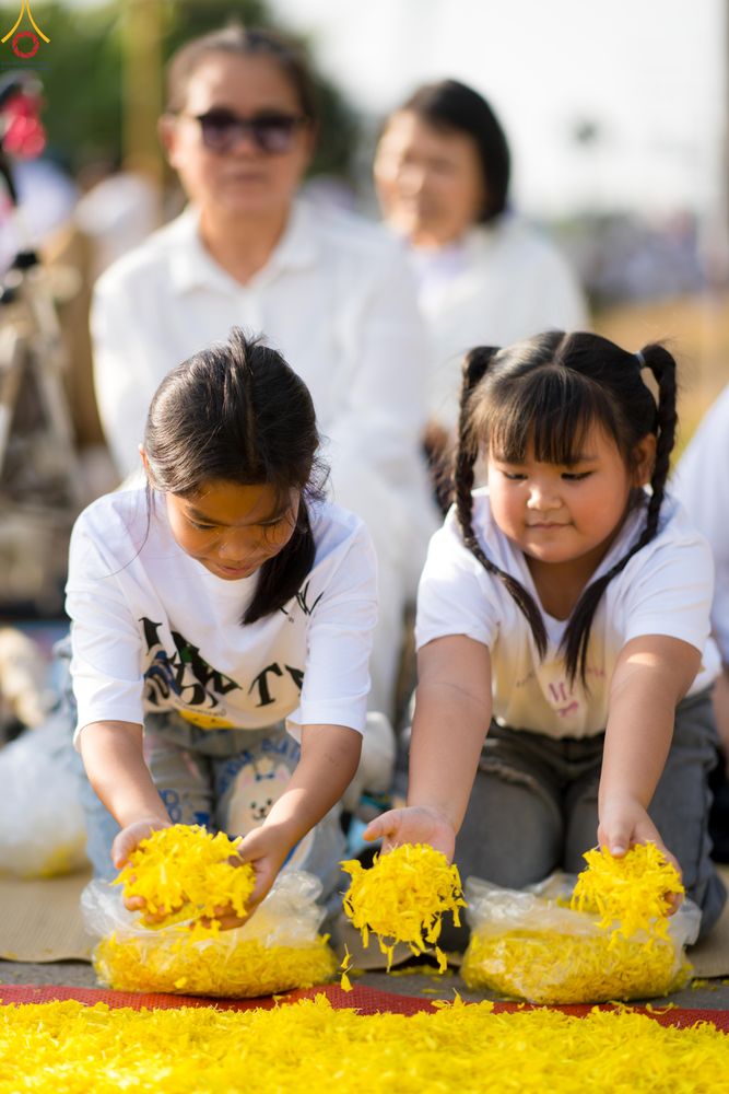 ภาพ No.287425:วันที่ 3 มกราคม พ.ศ. 2569 พิธีต้อนรับพระธรรมยาตรา ในโครงการธรรมยาตรา กตัญญูบูชา มหาปูชนียาจารย์ พระมงคลเทพมุนี(สด จนฺทสโร) พระผู้ปราบมาร อนุสรณ์สถาน 7 แห่ง ปีที่ 14 ณ อนุสรณ์สถานมหาวิหารพระมงคลเทพมุนี (โลตัสแลนด์) อ.สองพี่น้อง จ.สุพรรณบุรี