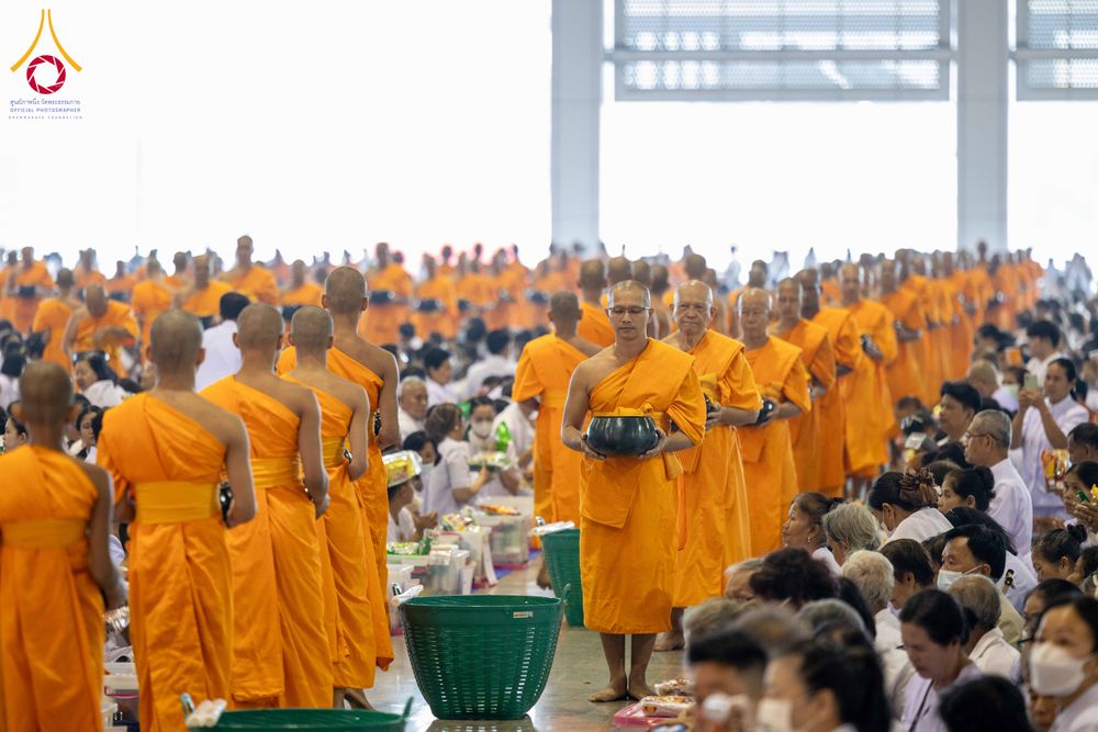 ภาพ No.308234:วันที่ 1  กุมภาพันธ์ พ.ศ. 2569 พิธีตักบาตรข้าวสารอาหารแห้ง ณ บ้านแก้วเรือนทองคุณยาย สภาธรรมกายสากล วัดพระธรรมกาย