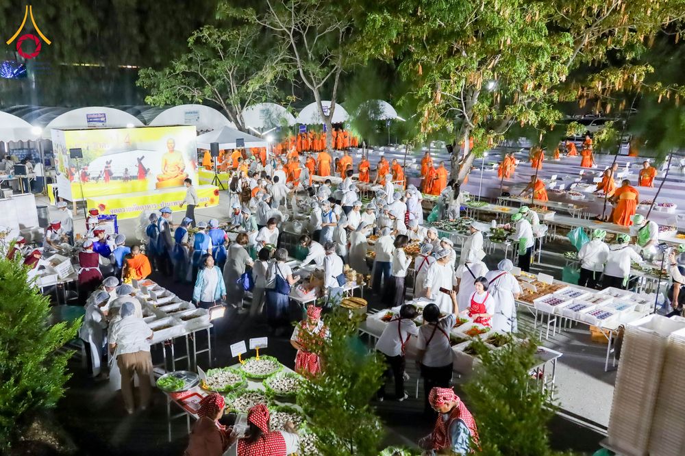 ภาพ No.288210:วันที่ 5 มกราคม พ.ศ. 2569 พิธีถวายภัตตาหารเป็นสังฆทาน แด่พระธรรมยาตรา ในโครงการธรรมยาตรา กตัญญูบูชา มหาปูชนียาจารย์ พระมงคลเทพมุนี(สด จนฺทสโร) พระผู้ปราบมาร อนุสรณ์สถาน 7 แห่ง ปีที่ 14 ณ อนุสรณ์สถานมหาวิหารพระมงคลเทพมุนี (โลตัสแลนด์) อ.สองพี่น้อง จ.สุพรร