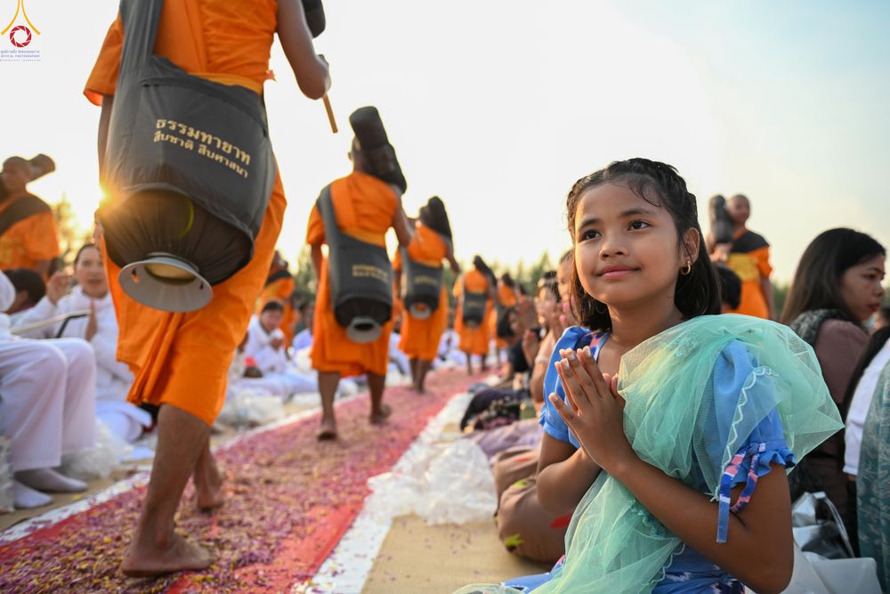 ภาพ No.299625:วันที่ 18 มกราคม พ.ศ. 2569 พิธีต้อนรับพระธรรมยาตรา (ภาพชุดที่ 2) ณ อนุสรณ์สถานลำดับที่ 5  สถานที่เผยแผ่วิชชาธรรมกายครั้งแรก อนุสรณ์สถานบางปลา วัดบางปลา อำเภอบางเลน จังหวัดนครปฐม ในโครงการธรรมยาตรา กตัญญูบูชา มหาปูชนียาจารย์ พระมงคลเทพมุนี(สด จนฺทสโร) พระ