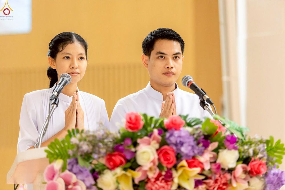 ภาพ No.246079:วันเสาร์ที่ 13 กันยายน พ.ศ. 2568 พิธีมอบผ้าไตรประธานกฐินสัมฤทธิ์เด็กดี V-Star ณ สภาธรรมกายสากล วัดพระธรรมกาย