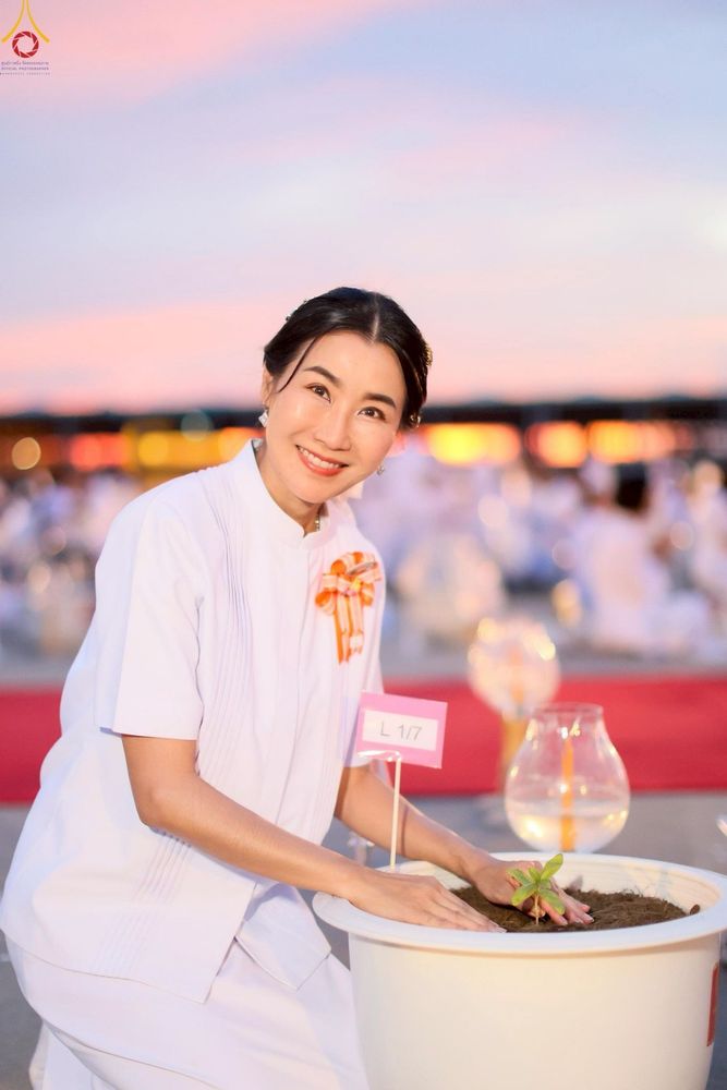 ภาพ No.253055:วันที่ 10 ตุลาคม พ.ศ. 2568 พิธีปลูกต้นทรัพย์บานชื่น ณ ลานธรรม วัดพระธรรมกาย