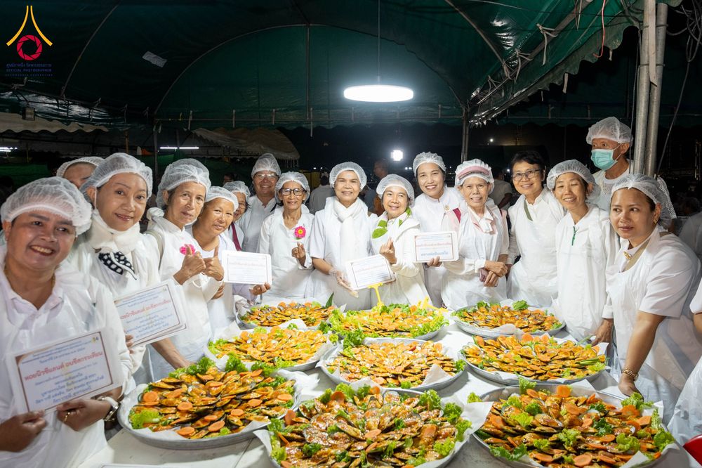 ภาพ No.301728:วันที่ 24 มกราคม พ.ศ. 2569 พิธีถวายภัตตาหารเป็นสังฆทาน แด่พระธรรมยาตรา ณ อนุสรณ์สถานบางปลา วัดบางปลา อำเภอบางเลน จังหวัดนครปฐม ในโครงการธรรมยาตรา กตัญญูบูชา มหาปูชนียาจารย์ พระมงคลเทพมุนี(สด จนฺทสโร) พระผู้ปราบมาร อนุสรณ์สถาน 7 แห่ง ปีที่ 14