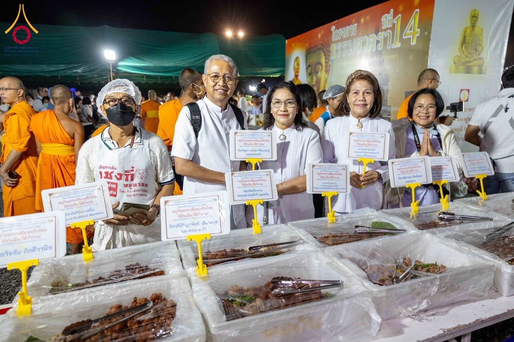 ภาพ No.301731:วันที่ 24 มกราคม พ.ศ. 2569 พิธีถวายภัตตาหารเป็นสังฆทาน แด่พระธรรมยาตรา ณ อนุสรณ์สถานบางปลา วัดบางปลา อำเภอบางเลน จังหวัดนครปฐม ในโครงการธรรมยาตรา กตัญญูบูชา มหาปูชนียาจารย์ พระมงคลเทพมุนี(สด จนฺทสโร) พระผู้ปราบมาร อนุสรณ์สถาน 7 แห่ง ปีที่ 14