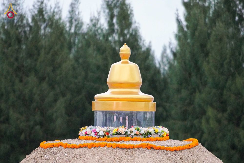 ภาพ No.346662:วันอาทิตย์ที่ 30 สิงหาคม พ.ศ.2569 พิธีทอดผ้าป่า สวดธรรมจักรกัปปวัตนสูตรกลั่นแผ่นดินโปรยรัตนชาติ  สถาปนาองค์พระเจดีย์เพื่อสร้างสันติภาพโลก  ณ ศูนย์ปฏิบัติธรรมพนมสารคาม (เพชรตะวัน) จังหวัดฉะเชิงเทรา