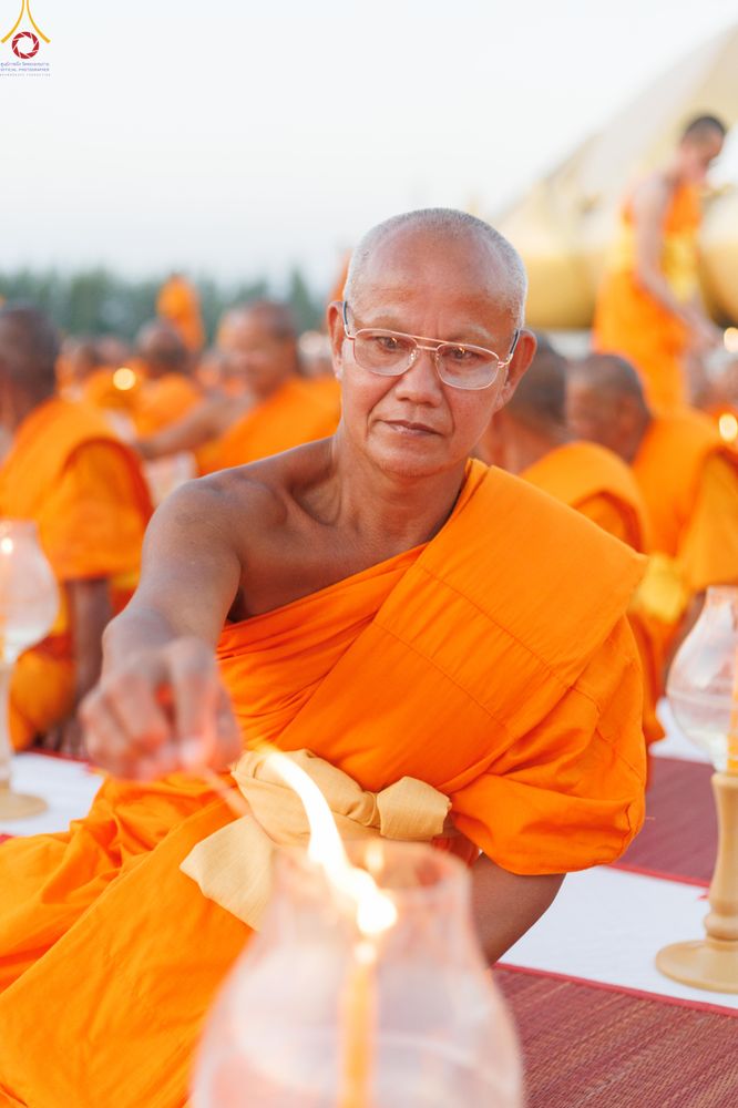 ภาพ No.302345:วันที่ 23 มกราคม พ.ศ. 2569 พิธีจุดประทีปธรรมถวายเป็นพุทธบูชา (ภาพชุดที่ 2) และบูชาธรรมมหาปูชนียาจารย์  ณ อนุสรณ์สถานลำดับที่ 5 สถานที่เผยแผ่วิชชาธรรมกายครั้งแรก อนุสรณ์สถานบางปลา วัดบางปลา อำเภอบางเลน จังหวัดนครปฐม ในโครงการธรรมยาตรา กตัญญูบูชา มหาปูชนีย