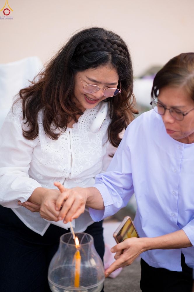 ภาพ No.297068:วันที่ 17 มกราคม พ.ศ. 2569 พิธีจุดประทีปถวายเป็นพุทธบูชา และบูชาธรรมมหาปูชนียาจารย์ (ภาพชุดที่ 2) ณ วัดโบสถ์บน ต.บางคูเวียง จ.นนทบุรี อนุสรณ์สถานลำดับที่ 4 สถานที่เกิดด้วยกายธรรม ในโครงการธรรมยาตรา กตัญญูบูชา มหาปูชนียาจารย์ พระมงคลเทพมุนี(สด จนฺทสโร) พร