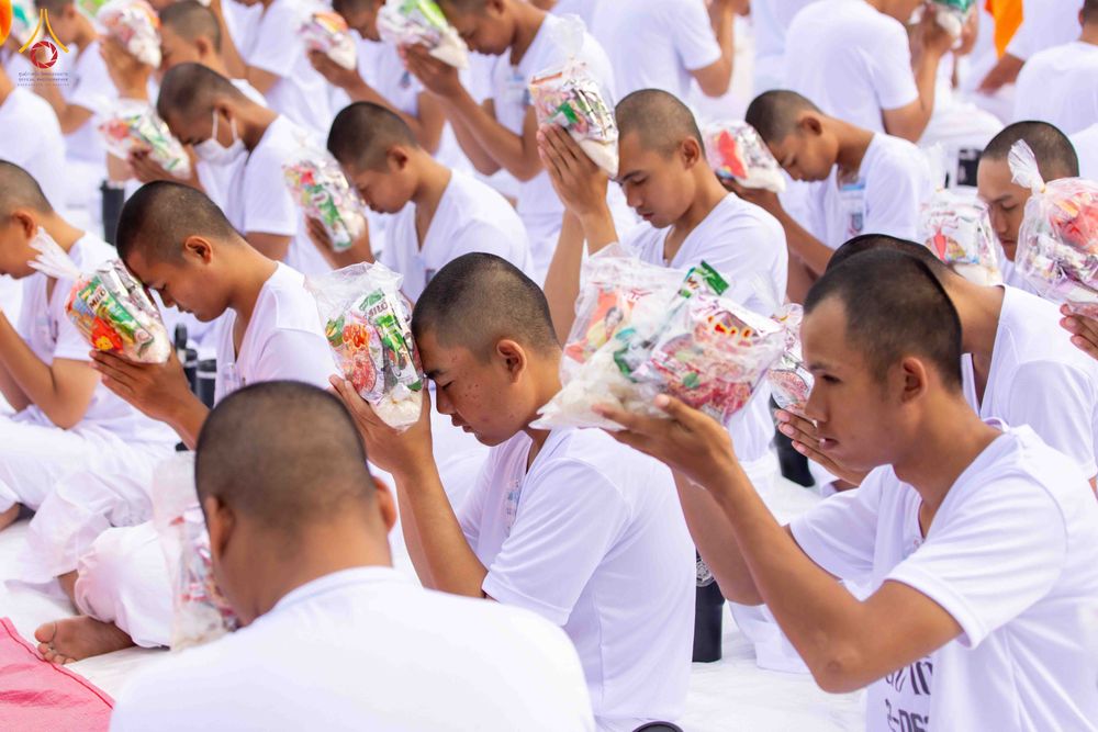 ภาพ No.341019:วันที่ 26 กรกฎาคม พ.ศ. 2569 โครงการพัฒนาคุณธรรม จริยธรรม สำหรับนักเรียนนายสิบตำรวจ (นสต.) รุ่นที่ 17 ศูนย์ฝึกอบรมตำรวจภูธรภาค 1 ได้จัดกิจกรรม ตักบาตรเพื่อน้อมอุทิศถวายเพื่อเป็นพระราชกุศลฯ  และปฏิบัติธรรม ติวธรรมมะ ณ ศูนย์ปฏิบัติธรรมเวิล์ดพีช วัลเล่ย์ (Wo