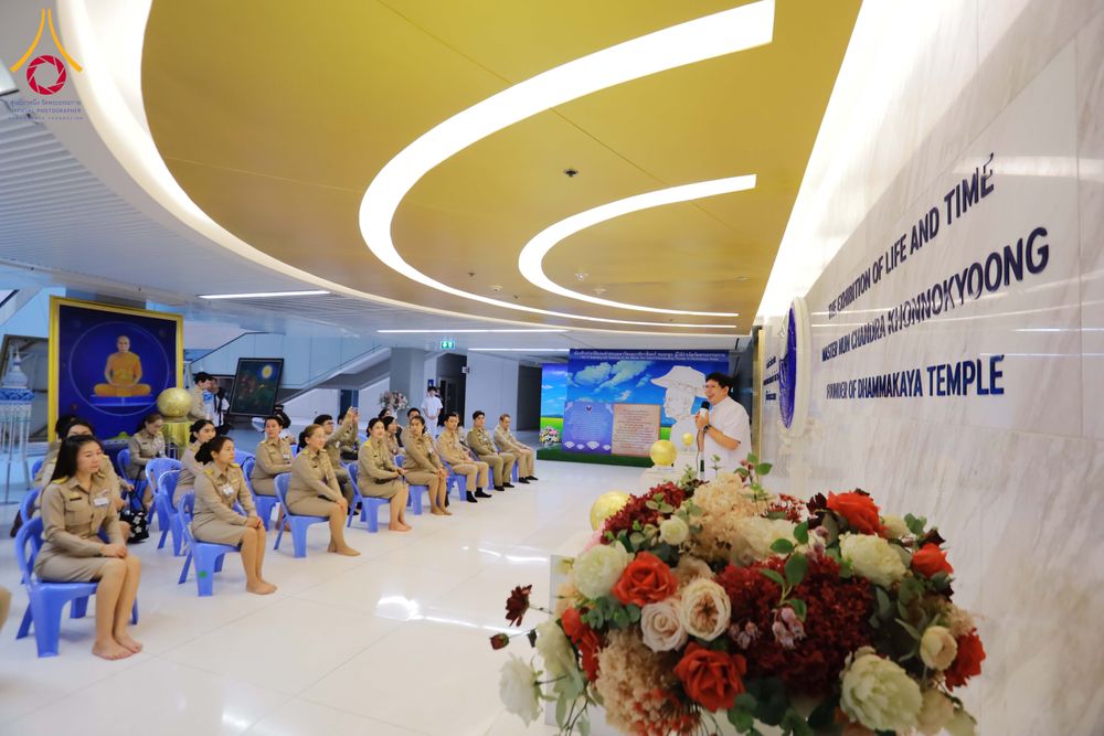 ภาพ No.311482:วันจันทร์ที่ 23 กุมภาพันธ์ พ.ศ. 2569 เปิดโลกทัศน์ผู้บริหารสถานศึกษายุคใหม่ เรียนรู้ต้นแบบการพัฒนาคนผ่านพลัง “บวร–V-Star” ผู้เข้ารับการพัฒนาตามโครงการ สพฐ. ศึกษาดูงานวัดพระธรรมกาย เสริมภาวะผู้นำคุณธรรมสู่การบริหารโรงเรียนอย่างยั่งยืน ณ อาคาร 100 ปี คุณยาย