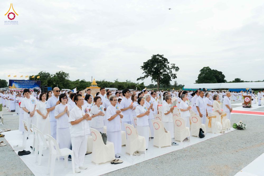 ภาพ No.346527:วันอาทิตย์ที่ 30 สิงหาคม พ.ศ.2569 พิธีทอดผ้าป่า สวดธรรมจักรกัปปวัตนสูตรกลั่นแผ่นดินโปรยรัตนชาติ  สถาปนาองค์พระเจดีย์เพื่อสร้างสันติภาพโลก  ณ ศูนย์ปฏิบัติธรรมพนมสารคาม (เพชรตะวัน) จังหวัดฉะเชิงเทรา
