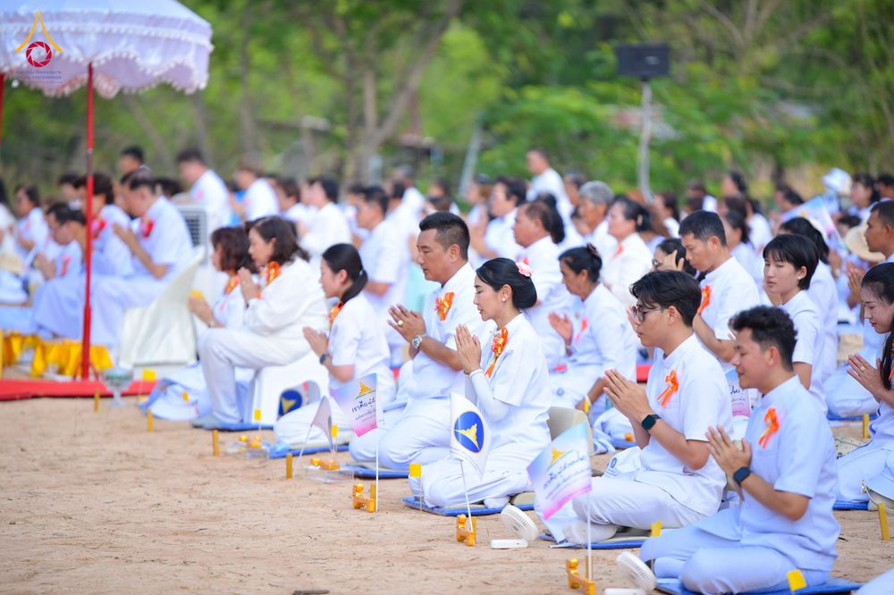 ภาพ No.327189:วันศุกร์ที่ 1 พฤษภาคม พ.ศ.2569 พิธีทอดผ้าป่า โปรยรัตนชาติ ตอกเสาเข็มมงคลต้นแรก สถาปนา “องค์พระเจดีย์เพื่อสร้างสันติภาพโลก” (แห่งแรกของภาคอีสาน) ณ ธุดงคสถานอำนาจเจริญ  อ.เมือง จ.อำนาจเจริญ