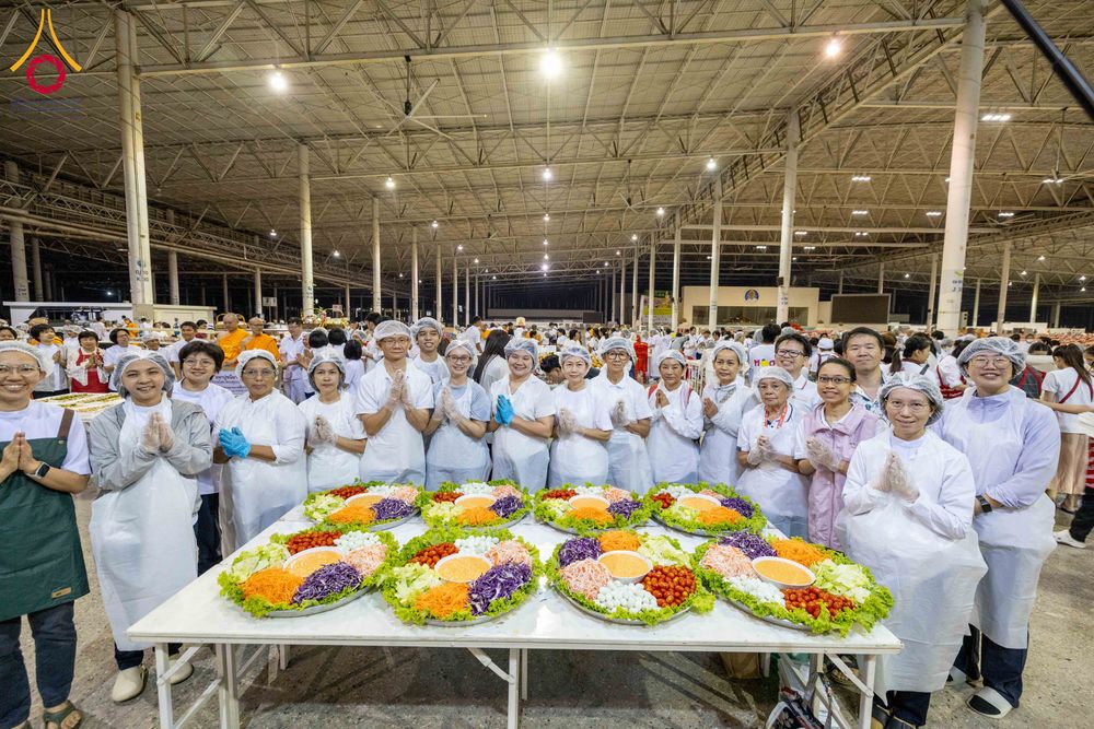 ภาพ No.279122:วันที่ 2 มกราคม พ.ศ.2569 พิธีถวายภัตตาหารเป็นสังฆทาน แด่พระธรรมยาตรา ณ วัดพระธรรมกาย ปทุมธานี ในโครงการธรรมยาตรา กตัญญูบูชา มหาปูชนียาจารย์ พระมงคลเทพมุนี(สด จนฺทสโร) พระผู้ปราบมาร อนุสรณ์สถาน 7 แห่ง ปีที่ 14