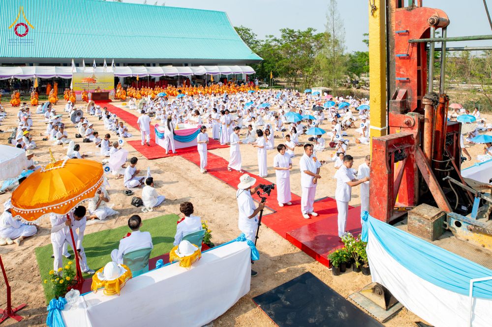ภาพ No.327251:วันศุกร์ที่ 1 พฤษภาคม พ.ศ.2569 พิธีทอดผ้าป่า โปรยรัตนชาติ ตอกเสาเข็มมงคลต้นแรก สถาปนา “องค์พระเจดีย์เพื่อสร้างสันติภาพโลก” (แห่งแรกของภาคอีสาน) ณ ธุดงคสถานอำนาจเจริญ  อ.เมือง จ.อำนาจเจริญ