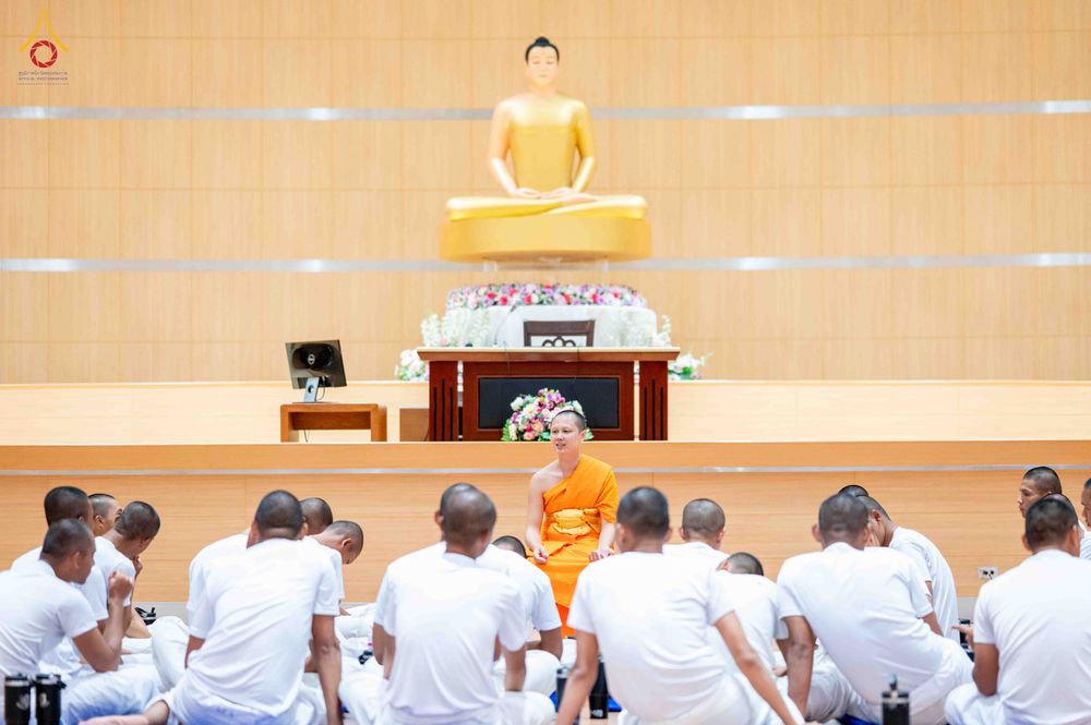 ภาพ No.341056:วันที่ 26 กรกฎาคม พ.ศ. 2569 โครงการพัฒนาคุณธรรม จริยธรรม สำหรับนักเรียนนายสิบตำรวจ (นสต.) รุ่นที่ 17 ศูนย์ฝึกอบรมตำรวจภูธรภาค 1 ได้จัดกิจกรรม ตักบาตรเพื่อน้อมอุทิศถวายเพื่อเป็นพระราชกุศลฯ  และปฏิบัติธรรม ติวธรรมมะ ณ ศูนย์ปฏิบัติธรรมเวิล์ดพีช วัลเล่ย์ (Wo