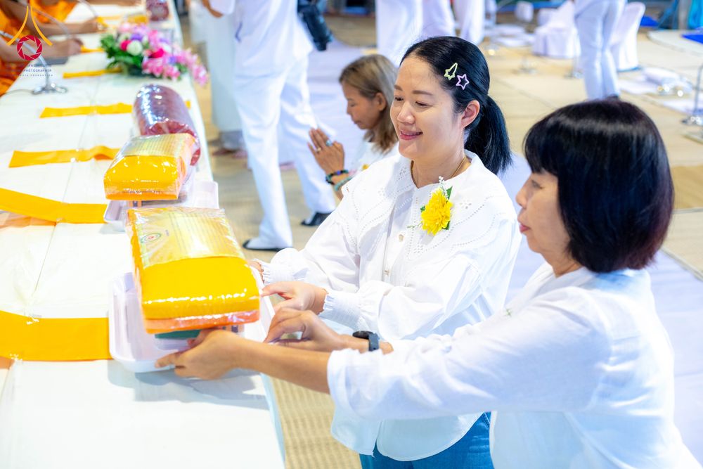 ภาพ No.288310:วันที่ 5 มกราคม พ.ศ. 2569 พิธีถวายภัตตาหารเป็นสังฆทาน แด่พระธรรมยาตรา ในโครงการธรรมยาตรา กตัญญูบูชา มหาปูชนียาจารย์ พระมงคลเทพมุนี(สด จนฺทสโร) พระผู้ปราบมาร อนุสรณ์สถาน 7 แห่ง ปีที่ 14 ณ อนุสรณ์สถานมหาวิหารพระมงคลเทพมุนี (โลตัสแลนด์) อ.สองพี่น้อง จ.สุพรร