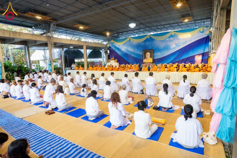 ภาพ No.288074:วันที่ 4 มกราคม พ.ศ. 2569 พิธีถวายภัตตาหารเป็นสังฆทาน แด่พระธรรมยาตรา ในโครงการธรรมยาตรา กตัญญูบูชา มหาปูชนียาจารย์ พระมงคลเทพมุนี(สด จนฺทสโร) พระผู้ปราบมาร อนุสรณ์สถาน 7 แห่ง ปีที่ 14 ณ อนุสรณ์สถานมหาวิหารพระมงคลเทพมุนี (โลตัสแลนด์) อ.สองพี่น้อง จ.สุพรร