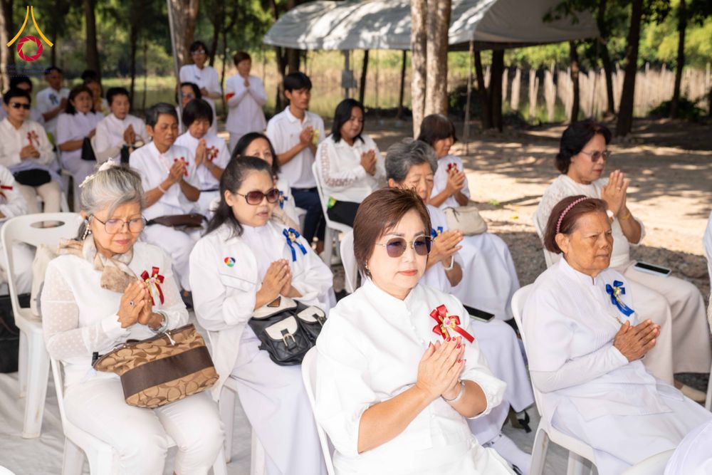 ภาพ No.285858:วันพุธที่ 10 ธันวาคม พ.ศ.2568  พิธีตอกเสาเข็มมงคลต้นสุดท้าย รองรับองค์พระเจดีย์เพื่อสร้างสันติภาพโลก ณ ศูนย์ปฏิบัติธรรมและศูนย์อบรมเยาวชน ชัยนาท