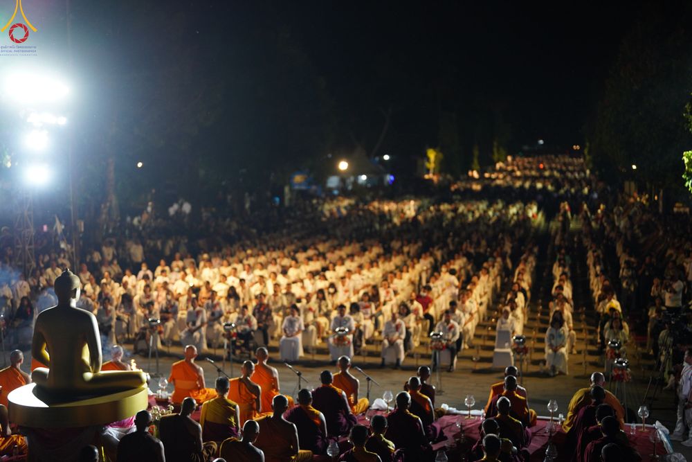 ภาพ No.82036:พิธีจุดวิสาขประทีป 22,000 ดวงและโคมลอย 3,000 ดวง ( Festival  lampion Vesak Indonesia) ณ มหาเจดียบรมพุทโธ อินโดนีเซีย  วันอาทิตย์ที่ 4 มิ.ย. พ.ศ.2566