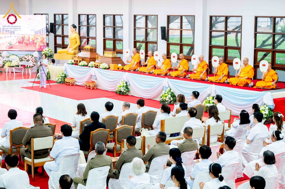 ภาพ No.314450:วันพฤหัสบดีที่ 19 มีนาคม พ.ศ. 2569 พิธีบำเพ็ญกุศล คุณพ่อณรงค์ จินตมากุล โยมบิดา พระครูปลัดรัตนวีรวัฒน์ (รังสฤษดิ์ อิทฺธิจินตโก) ที่ปรึกษาเจ้าคณะจังหวัดปทุมธานี เจ้าอาวาสวัดพระธรรมกาย  ณ ห้องปลูกศรัทธา 2 วัดพระธรรมกาย ปทุมธานี