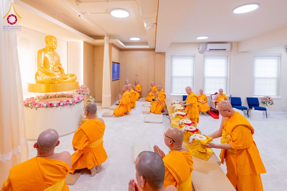 ภาพ No.319138:วันที่ 29 มีนาคม พ.ศ.2569 พิธีอัญเชิญรูปหล่อพระมงคลเทพมุนี (สด จนฺทสโร) ประดิษฐาน ณ ห้องปฏิบัติธรรม “มงคลรัตนโชติ”  วัดพระธรรมกายชิคาโก ประเทศสหรัฐอเมริกา