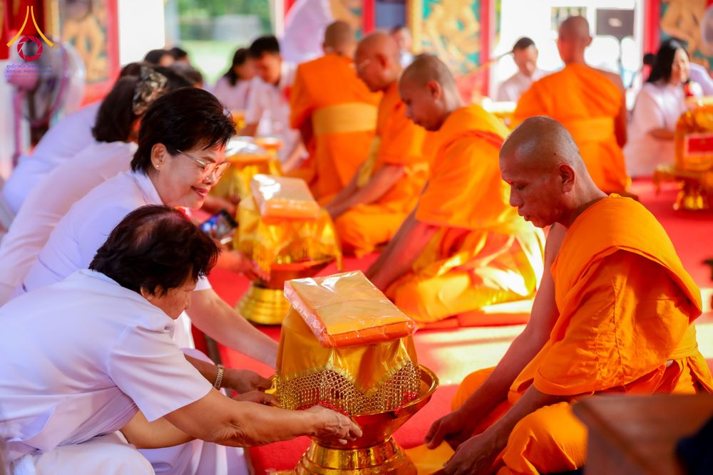 ภาพ No.285410:วันเสาร์ที่ 6 ธันวาคม พ.ศ.2568  พิธีอุปสมบทหมู่ ธรรมทายาท รุ่นบูชาธรรมมหาปูชนียาจารย์ ประจำปี 2568  ณ วัดเกาะแก้วประชานุรักษ์ ต.ชัยนาม อ.วังทอง จ.พิษณุโลก