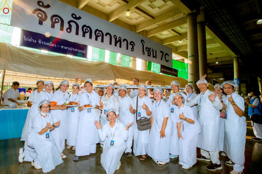 ภาพ No.325680:วันที่ 22 เมษายน พ.ศ.2569(วันคุ้มครองโลก) งานถวายมหาสังฆทาน 40,000 กว่าวัดทั่วประเทศ เจ้าหน้าที่ สาธุชน ร่วมใจจัดเตรียมภัตตาหารเพล (ชุด 2)