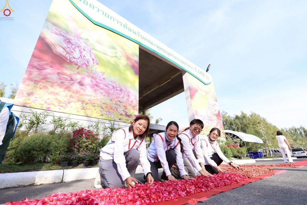 ภาพ No.296216:ภาพเบื้องหลังอาสาสมัครรวมใจ ชุดที่ 2 ในโครงการธรรมยาตรา กตัญญูบูชา มหาปูชนียาจารย์ พระมงคลเทพมุนี(สด จนฺทสโร) พระผู้ปราบมาร อนุสรณ์สถาน 7 แห่ง ปีที่ 14