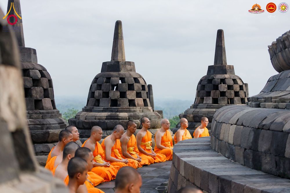 ภาพ No.280108:วันที่ 31 ธันวาคม พ.ศ. 2568 เดินธรรมยาตราที่บรมพุทธโธ อินโดนีเซีย