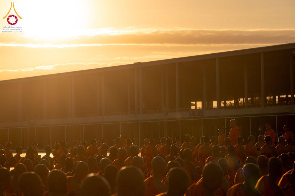 ภาพ No.285265:วันจันทร์ที่ 15 ธันวาคม พ.ศ.2568  บันทึกภาพหมู่ประวัติศาสตร์ โครงการบรรพชาอุปสมบทหมู่  รุ่นบูชาธรรมมหาปูชนียาจารย์ ประจำปี 2568 ณ ลานธรรมมหาธรรมกายเจดีย์ วัดพระธรรมกาย