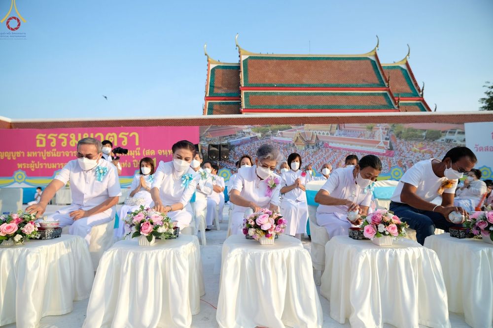 ภาพ No.72040:พิธีตักบาตรพระธรรมยาตราฯ ในโครงการธรรมยาตรากตัญญูบูชา มหาปูชนียาจารย์ พระมงคลเทพมุนี(สด จนฺทสโร) พระผู้ปราบมาร ปีที่ 11 ณ อนุสรณ์สถานลำดับที่ 3 สถานที่เกิดใหม่ในเพศสมณะ วัดสองพี่น้อง อ.สองพี่น้อง จ.สุพรรณบุรี วันที่ 18 มกราคม พ.ศ. 2566