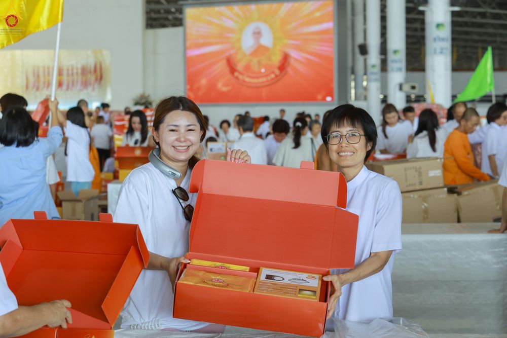 ภาพ No.322158:วันที่ 14 เมษายน พ.ศ.2569 การเตรียมกล่องไทยธรรม วันสุดท้าย เพื่องานถวายมหาสังฆทาน 40,000 กว่าวัดทั่วประเทศ วันคุ้มครองโลก 22 เมษายน พ.ศ.2569 วัดพระธรรมกาย