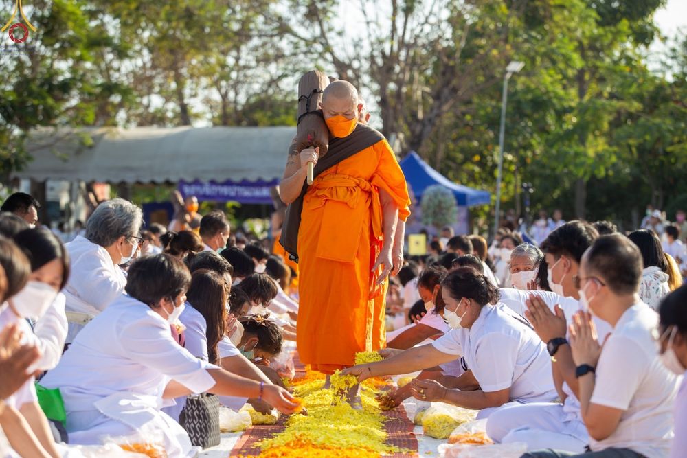 ภาพ No.70716:พิธีต้อนรับพระธรรมยาตรา ในโครงการธรรมยาตรากตัญญูบูชา มหาปูชนียาจารย์ พระมงคลเทพมุนี(สด จนฺทสโร) พระผู้ปราบมาร อนุสรณ์สถาน 7 แห่ง ปีที่ 11 วันที่ 14 มกราคม พ.ศ. 2566 ณ อนุสรณ์สถานลำดับที่ 3 สถานที่เกิดในเพศสมณะ วัดสองพี่น้อง อ.สองพี่น้อง จ.สุพรรณบุรี