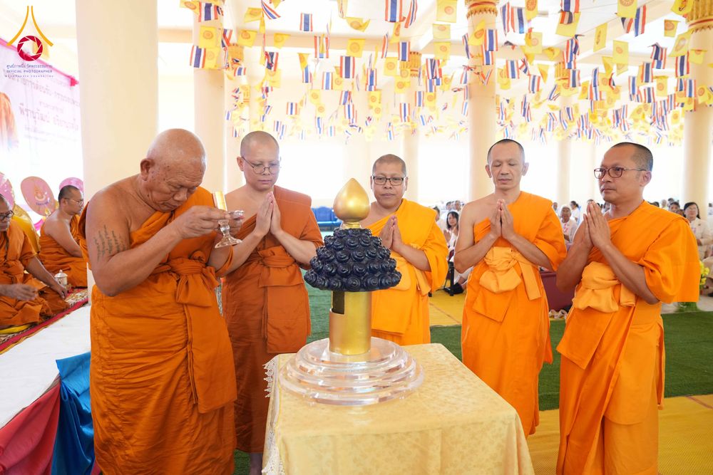 ภาพ No.323298:วันอาทิตย์ที่ 19 เมษายน พ.ศ. 2569 พิธีเจริญพระพุทธมนต์สมโภช “พระพุทธเมตตา” อัญเชิญพระบรมสารีริกธาตุ เพื่อบรรจุและประดิษฐาน ณ เกศมาลา “พระพุทธเมตตา” พระประธานในศาลาการเปรียญวัดหนองเต่า ณ วัดหนองเต่า ต.บึงพะไล อ.แก้งสนามนาง จ.นครราชสีมา